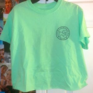 green cropped t shirt